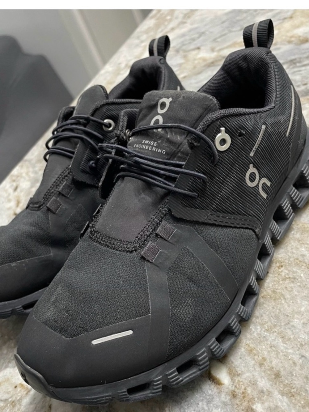ON Cloud 5 Waterproof Running Shoe (Women) ALL BLACK SIZE 7 (59.98838)